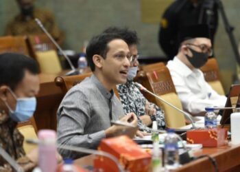 Komisi X DPR RI meminta Kemendikbud Ristek, untuk segera merampungkan sertifikasi bagi 1,6 juta guru sesuai dengan target pemerintah.