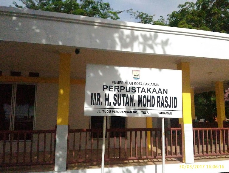 Perpustakaan Mr. H Sutan. Mohd Rasjid di kawasan Pantai Gandoriah, Kota Pariaman berhenti beroperasi sementara karena akan direnovasi