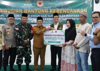 Bupati Tanah Datar Serahkan Bantuan Kebencanaan Senilai Rp 2 Miliar