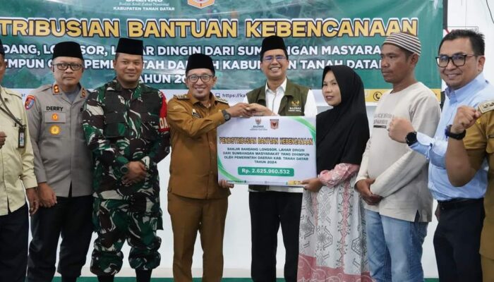 Bupati Tanah Datar Serahkan Bantuan Kebencanaan Senilai Rp 2 Miliar