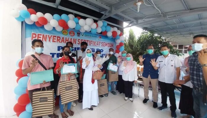 Dinyatakan Sembuh, Enam Pasien TB RO RSUD dr. Rasidin Padang Diwisuda