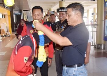 Kontingen atlet sepatu roda asal Kota Pariaman yang mewakili Sumbar disambut dengan meriah usai meraih dua medali PON XXI Aceh-Sumut 2024