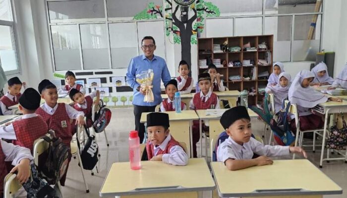 Bupati Eka Putra Tinjau Pembangunan Sarana Pendidikan Yayasan Assallam Insan Madani Batusangkar