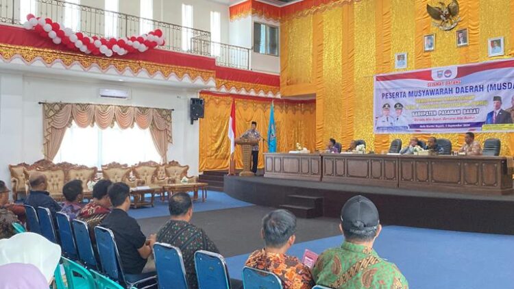 Perangkat nagari yang mengikuti Musda di Aula Kantor Bupati Pasbar. OSNIWATI