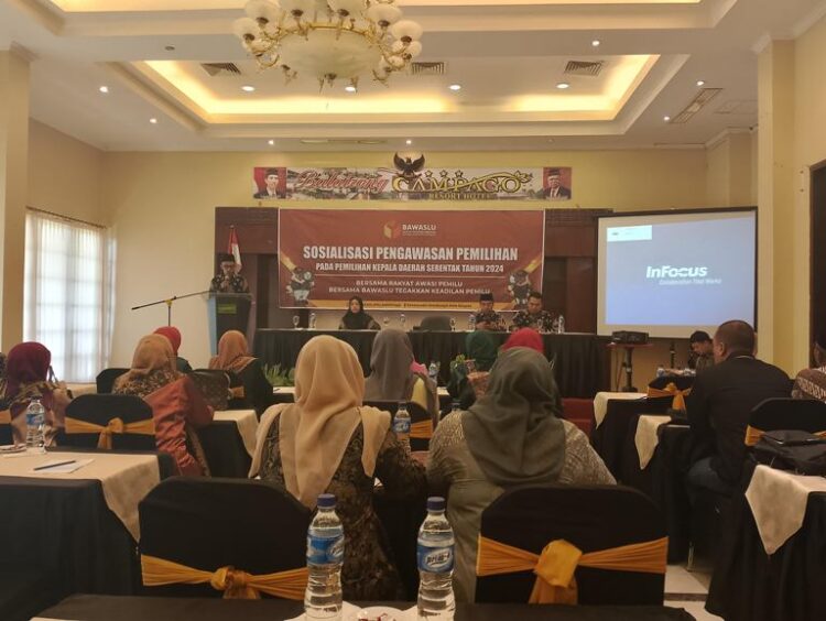 Panwascam MKS menggelar Sosialisasi Pengawasan Pemilihan pada Pilkada Serentak 2024 di Campago Resort Hotel Bukittinggi, Kamis (5/9). GATOT