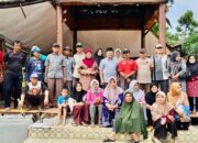 Sedang Goro Perbaiki Musala, Warga Tanjung Pauah Dikejutkan Kehadiran Cawako Almaisyar yang Berikan Bantuan Awal