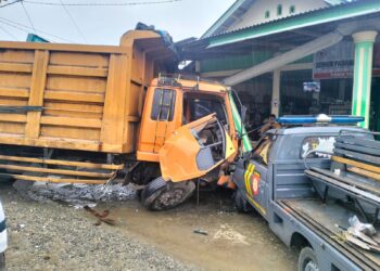 Tiga Kendaraan Alami Tabrakan Beruntun di Jalan Lintas Gunung Tuleh