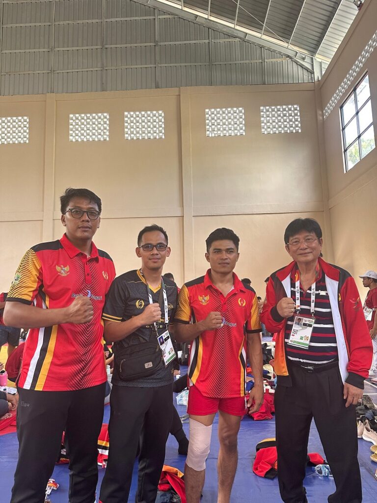 Atlet Sambo Kontingen Sumbar kantongi medali perak usai kalah di partai final melawan atlet tuan rumah dalam gelaran PON Aceh-Sumut