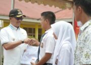 Program Seragam Gratis Pemkab Solsel Sasar Seluruh Tingkatan Sekolah