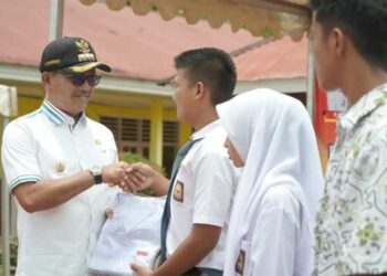 Program Seragam Gratis Pemkab Solsel Sasar Seluruh Tingkatan Sekolah