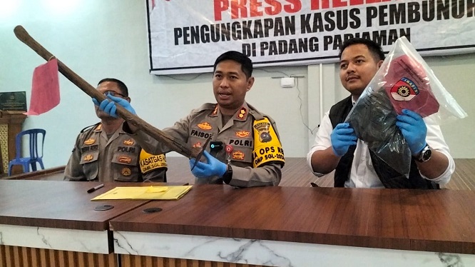 menemukan barang bukti baru berupa cangkul dan celana korban dalam kasus pembunuhan gadis penjual gorengan, Nia Kurnia Sari