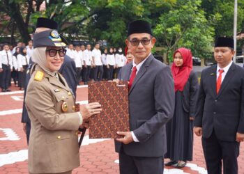 Kepala Kantah Padang Pariaman Terima Tanda Kehormatan Satyalancana Karya Satya saat Hantaru 2024