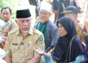 Kunjungi Keluarga Nia, Mahyeldi Tegaskan Pelaku Harus Dihukum Seadil-adilnya