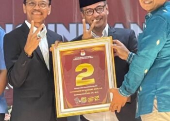 Safaruddin-Darman Sahladi    Pegang  Nomor Urut Dua. ABS: InshaAllah Safaruddin Dua Periode