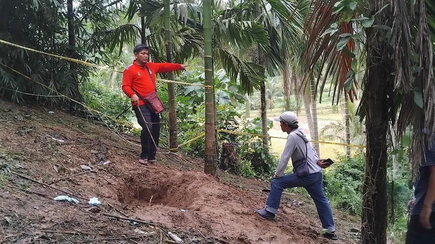 Warga Pasa Galombang Kayu Tanam, Kecamatan 2x11 Kayu Tanam, Kabupaten Padang Pariaman menemukan jasad Nia Kurnia, gadis berusia 18 tahun