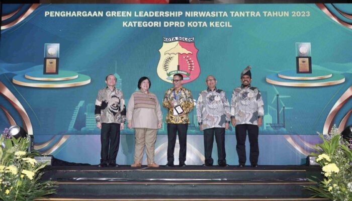 DPRD Kota Solok Terima Penghargaan Green Leadership Nirwasita Tantra 2023