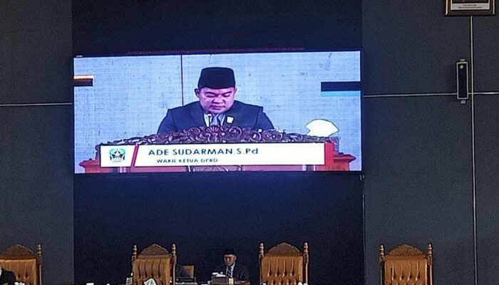 Pimpin Rapat Paripurna, Ade Sudarman Resmi Jabat Wakil Ketua DPRD Dharmasraya
