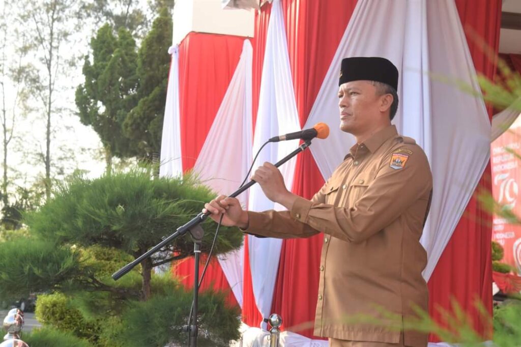 Kementerian Dalam Negeri atau Kemendagri memutuskan memperpanjang masa kepemimpinan Penjabat Walikota Pariaman, Roberia.