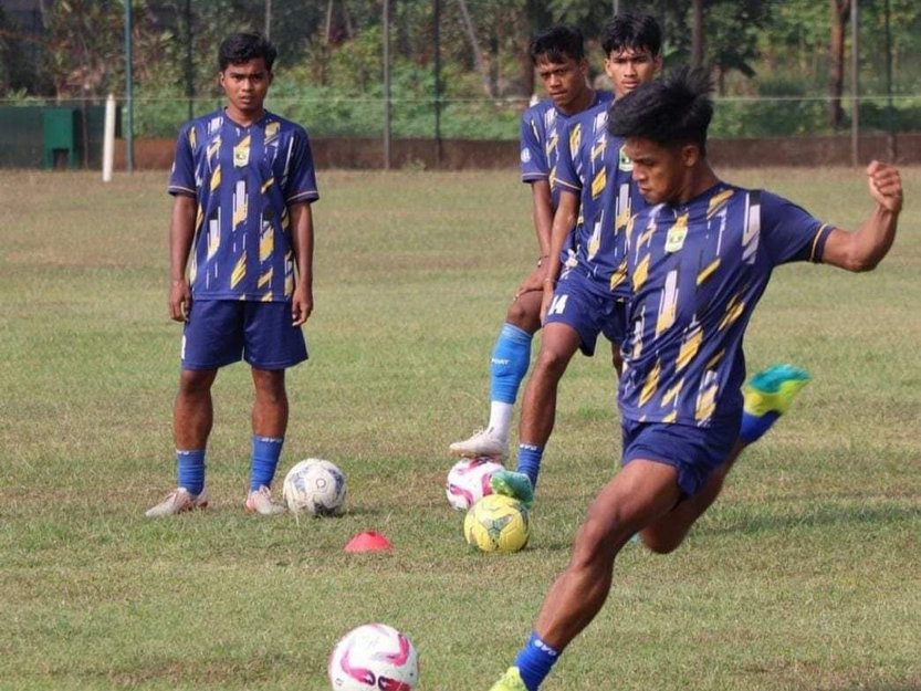 Tim sepakbola Sumbar memulai perjalanan di Pekan Olahraga Nasional atau PON XXI Aceh-Sumut dengan gemilang.