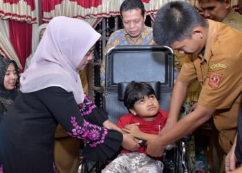 Lembaga Koordinasi Kesejahteraan Sosial (LKKS) Kabupaten Agam menyalurkan bantuan alat kesehatan untuk disabilitas di enam kecamatan
