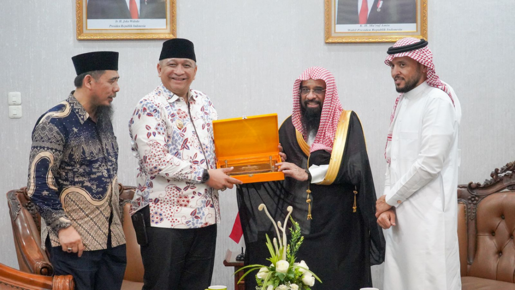 Pemerintah Kota Padang menjalin sejumla peluang kerja sama dengan Kedubes Arab Saudi, Syaikh Ahmad Bin Isa Al Hazimi saat kunjungan kerja ke Sumbar.