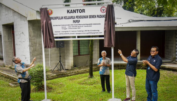 Dirut PT Semen Padang Resmikan Kantor Perkumpulan Keluarga Pensiunan Semen Padang