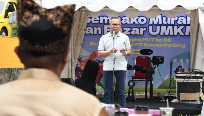 PT Semen Padang Salurkan 750 Paket Sembako Murah