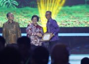 PT Semen Padang Raih Penghargaan KLHK Atas Dukungan Program Kampung Iklim