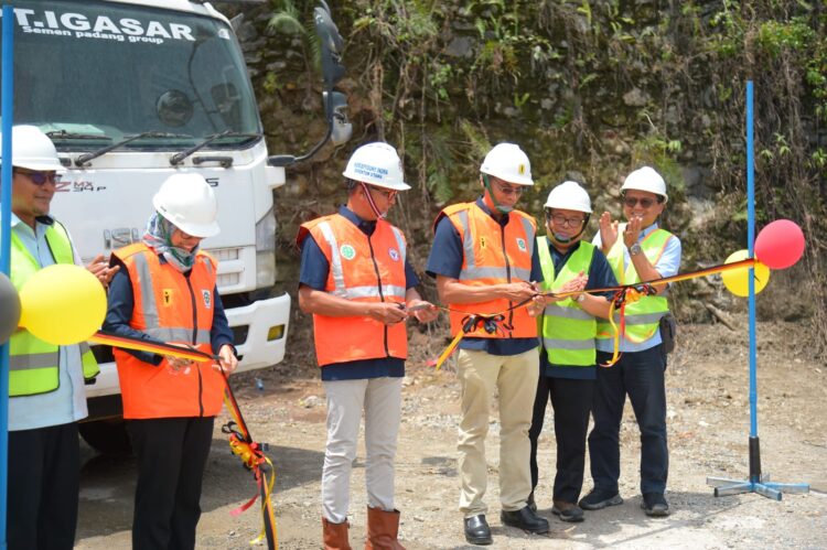 PT Igasar kembali mengaktifkan Batching Plant dengan kapasitas 30 m3/jam. Peresmian Batching Plant itu dilakukan Direktur Utama PT Semen Padang Indrieffouny Indra di area Packing Plant Indarung (PPI), Rabu (21/8). IST