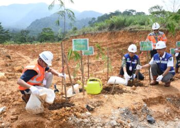 Resmikan Taman Reklamasi Padayo, Kadis ESDM : IUP PT Semen Padang Paling Disiplin
