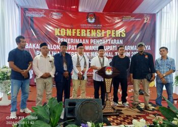 Pasangan Adi Gunawan dan Romi Siska Putra, menyampaikan secara resmi sikapnya terhadap KPU Dharmasraya terkait pendaftaran Pilkada 2024.