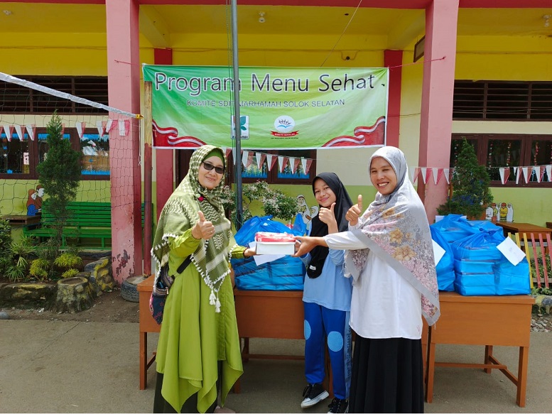 SDIT Marhamah Kabupaten Solok Selatan kembali melaksanakan program menu sehat untuk menunjang konsumsi siswa dan guru