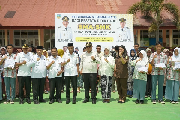 Pemkab Solok Selatan berkomitmen memberikan bantuan pendidikan berupa seragam sekolah gratis untuk murid