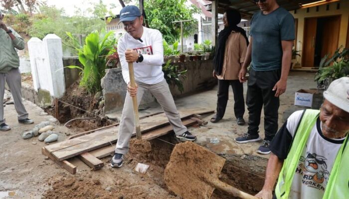Hidayat Tinjau Pembangunan Drainase di Gurun Laweh, Warga Siap Dukung Pasangan Padang Hebat