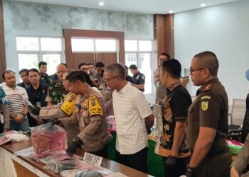 Polisi berhasil menangkap tersangka Indra Septiarman (26) dalam pembunuh Nia Kurnia Sari (18) remaja penjual gorengan.