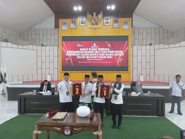 Komisi Pemilihan Umum atau KPU menetapkan nomor urut pasangan calon (Paslon) Bupati dan Wakil Bupati di Pilkada Solok Selatan 2024. 