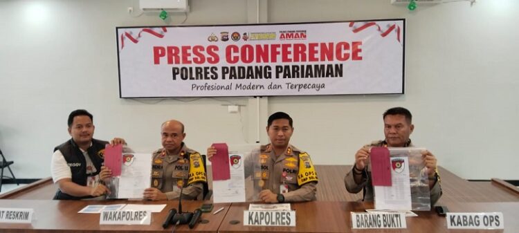 Polres Padang Pariaman menetapkan MJ sebagai tersangka dalam perintangan kasus penyidikan kasus pembunuhan gadis penjual gorengan oleh Indra.