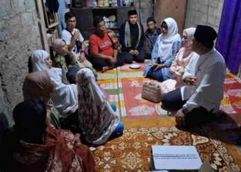 Epyardi dan Emiko Melayat ke Rumah Keluarga Korban Tambang Longsor di Talang Babungo