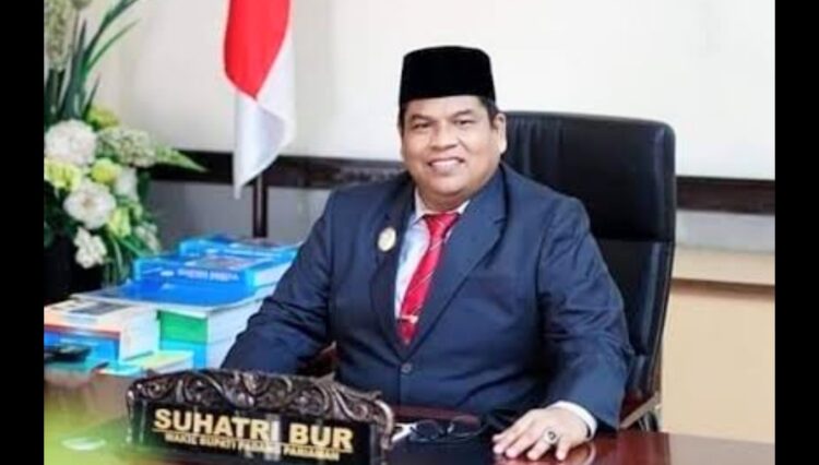 Bupati Padang Pariaman Suhatri Bur