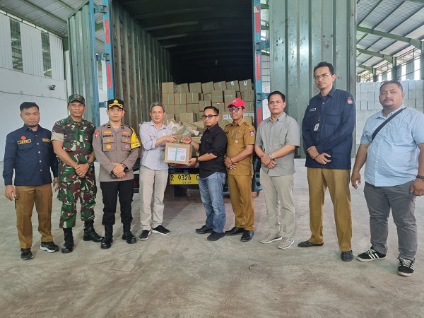 Bawaslu Kota Padang melakukan pengawasan ketat terhadap distribusi logistik surat suara untuk Pilkada Padang hingga ke gudang logistik KPU