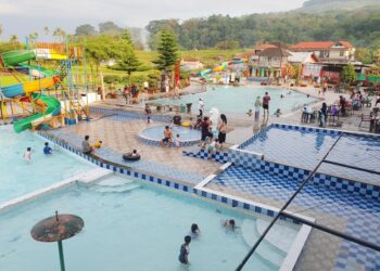 Tabek Mandi Sikabu, Kompleksitas Berlibur Bersama Keluarga