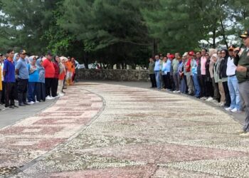 Aksi Bersih-bersih Pantai Padang Dipimpin Pj Wako Andree