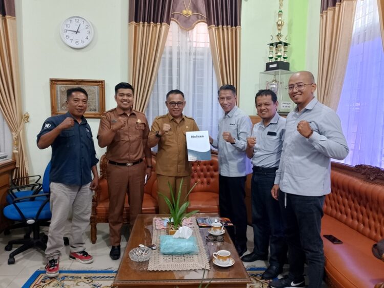 Disdikbud Bukittinggi mendukung kerja sama Harian Haluan dengan sekolah-sekolah di bawah naungan Disdikbud Bukittinggi, khususnya pada jenjang satuan pendidikan SD dan SMP. GATOT