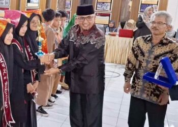SMPN 2 Bukittinggi Melaju ke LCCM Provinsi