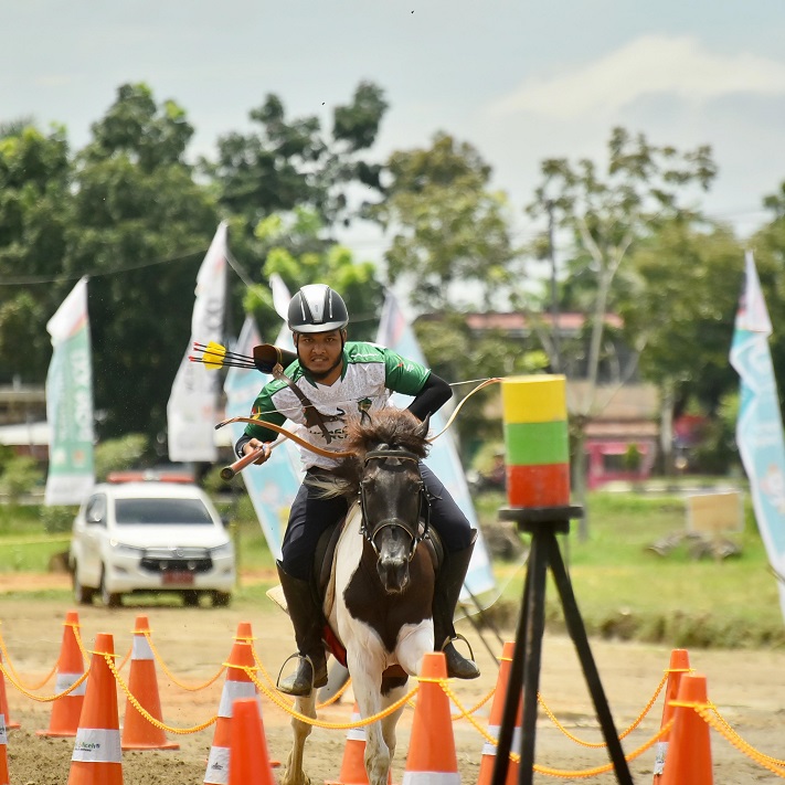 Anggel Trio Pramana, mengenyam medali PON pertamanya dalam mengawali karier atlet berkuda memanah. Apalagi, medali pertama di iven perdananya.