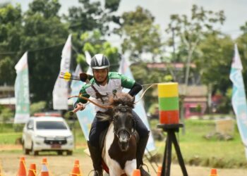 Teks foto: Iven olahraga pertama Anggel pada PON XXI Aceh-Sumut cabor berkuda memanah, beberapa waktu lalu. IST