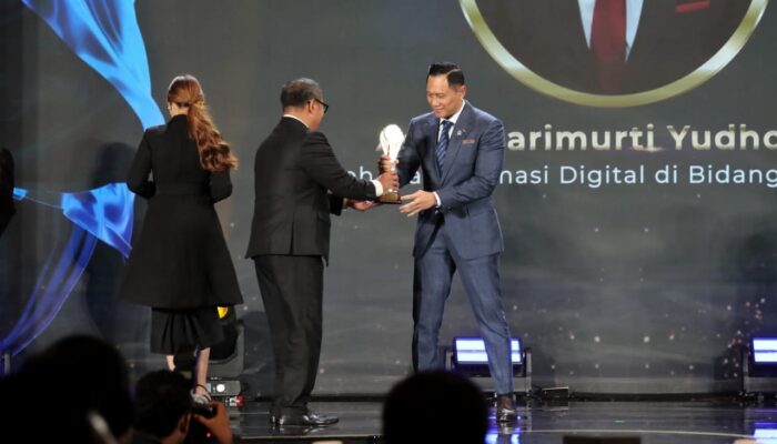 AHY Raih Anugerah Tokoh Transformasi Digital di Bidang Pertanahan