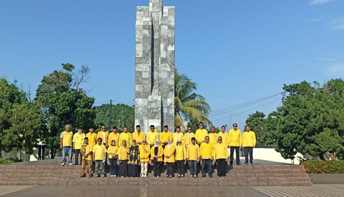 Golkar Sumbar Tabur Bunga Peringati HUT ke-60