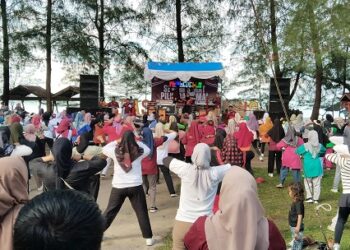 KPU Padang Pariaman gelar senam sehat Pilkada Damai di Taman Bermain Keluarga, Katapiang, Kecamatan Batang Anai, Sabtu (12/10/2024).