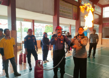 Lembaga Pemasyarakatan atau Lapas Padang mengadakan sosialisasi dan simulasi pemadaman kebakaran untuk meningkatkan mitigasi.